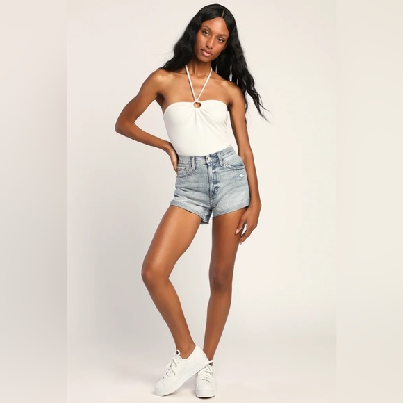 Lulu’s Keyhole Ribbed Crop Top - Picture 2 of 9